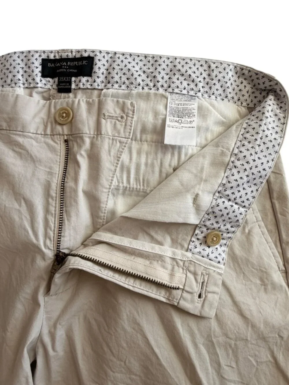 Banana Republic excellent banana